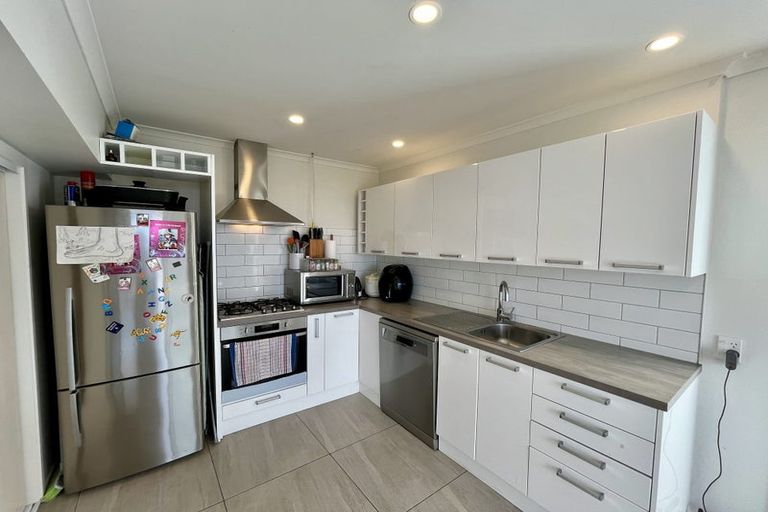 Photo of property in 2/127 Raroa Road, Aro Valley, Wellington, 6012