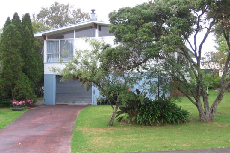 Photo of property in 104 Farquhar Road, Glendene, Auckland, 0602