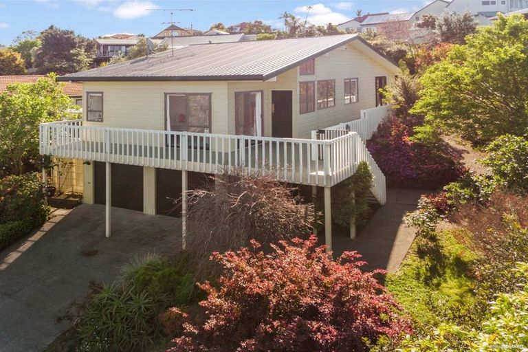 Photo of property in 5 Lagoon Way, West Harbour, Auckland, 0618