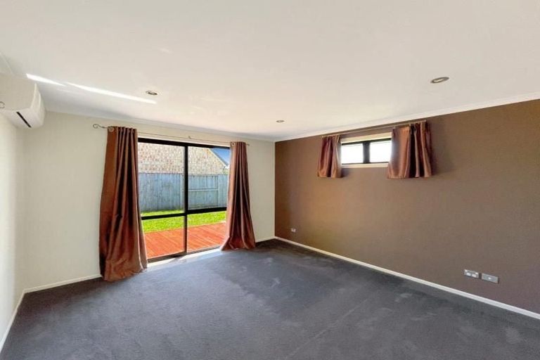 Photo of property in 35 Christobel Circle, Huntington, Hamilton, 3210