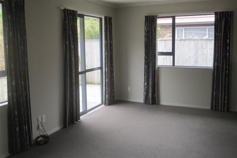 Photo of property in 12 Mcewen Crescent, Riverstone Terraces, Upper Hutt, 5018