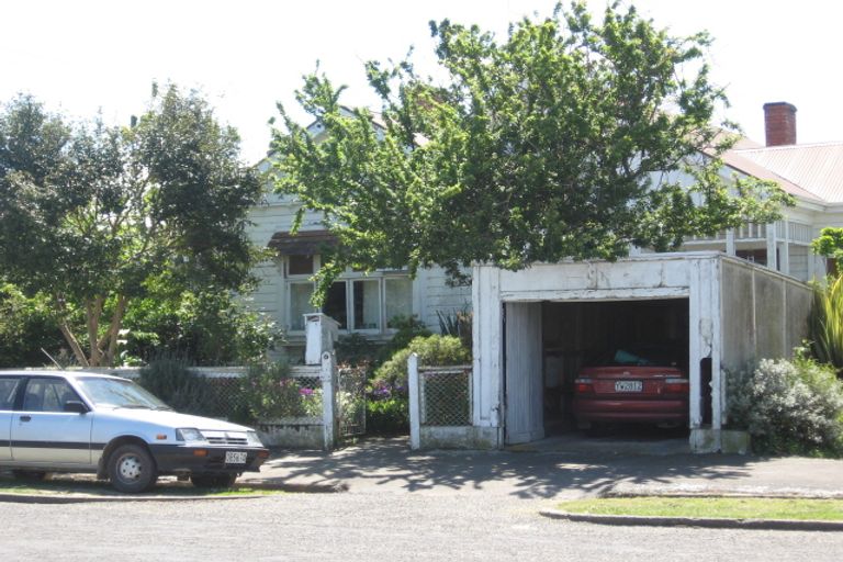 Photo of property in 74 Niblett Street, Whanganui, 4500