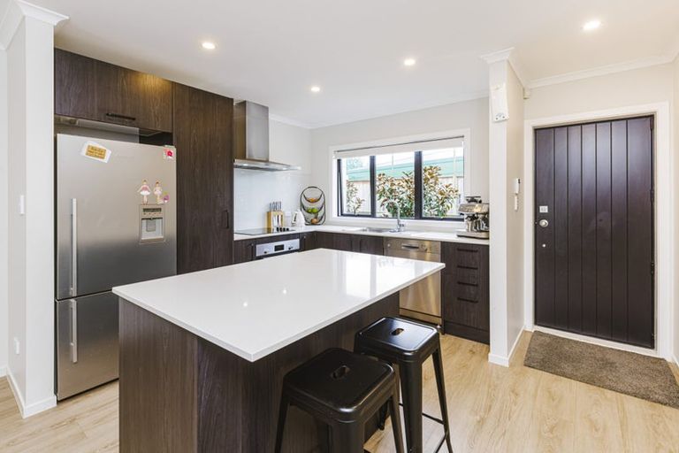 Photo of property in 2/81 Pilkington Road, Panmure, Auckland, 1072