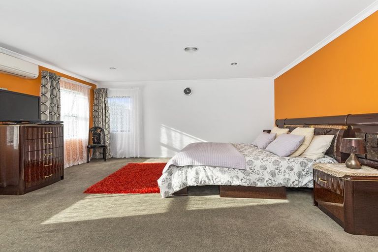 Photo of property in 247 Hill Road, The Gardens, Auckland, 2105