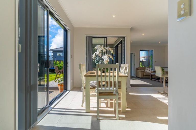 Photo of property in 2 Taikura Avenue, Red Beach, 0932