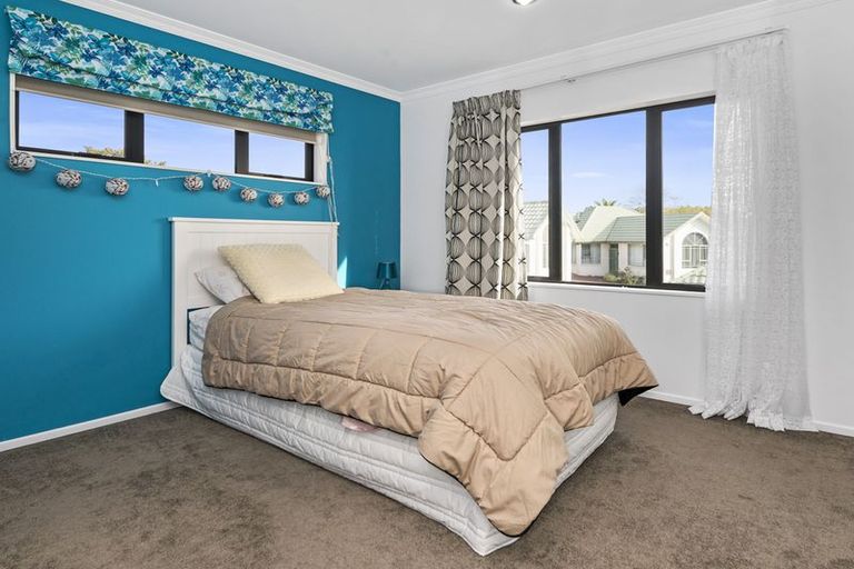 Photo of property in 247 Hill Road, The Gardens, Auckland, 2105