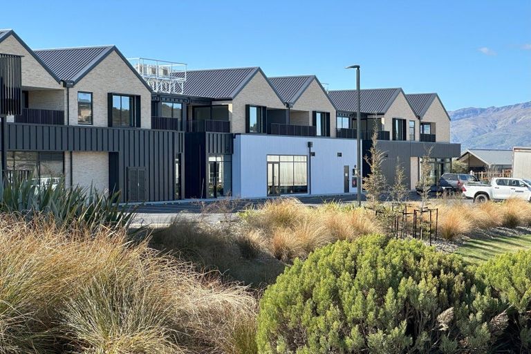 Photo of property in 10/7 Northlake Drive, Wanaka, 9305