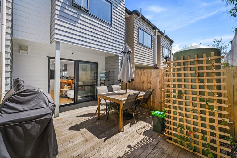Photo of property in 4/6 South Pacific Place, Henderson, Auckland, 0612