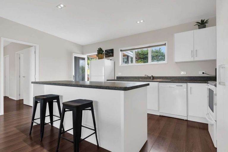 Photo of property in 37 Pekama Drive, Cable Bay, 0420