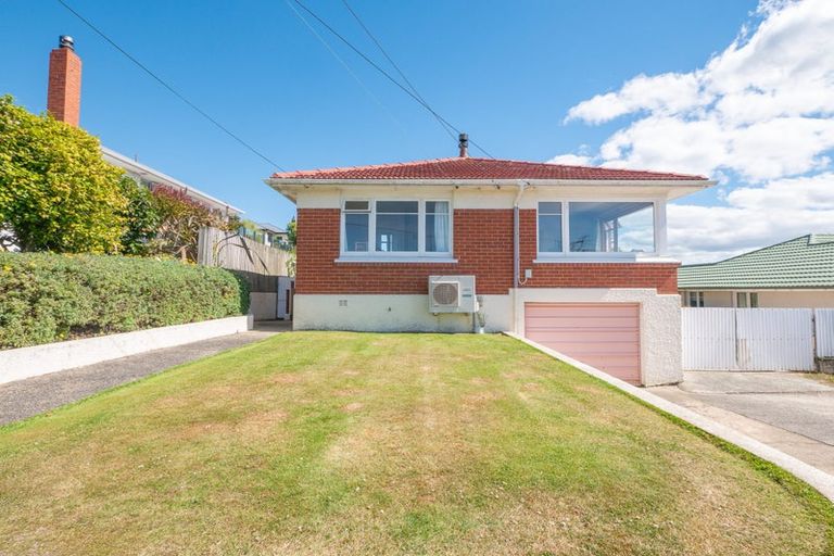 Photo of property in 138 Easther Crescent, Kew, Dunedin, 9012