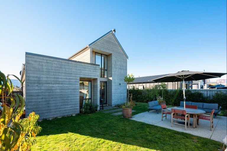 Photo of property in 8 Glen Dene Crescent, Wanaka, 9305