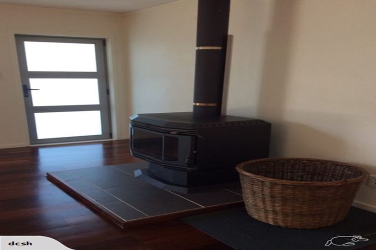 Photo of property in 16 Beach Street, Sandspit, Warkworth, 0982