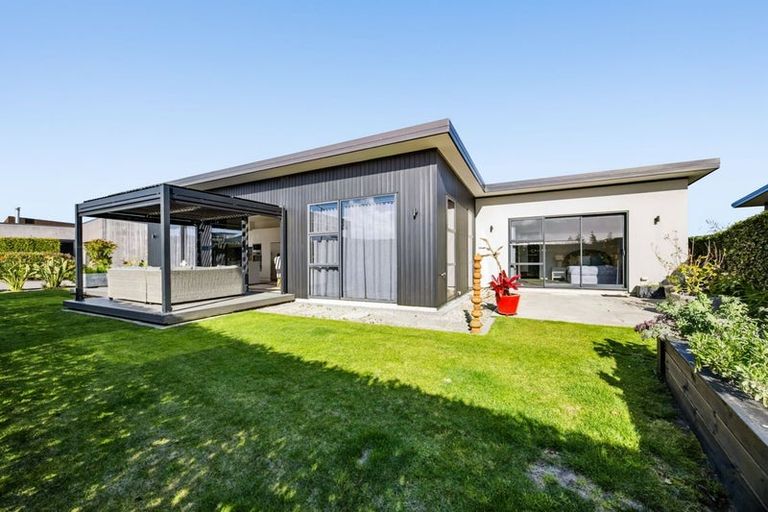 Photo of property in 5 Kotare Drive, Waiwhakaiho, New Plymouth, 4312