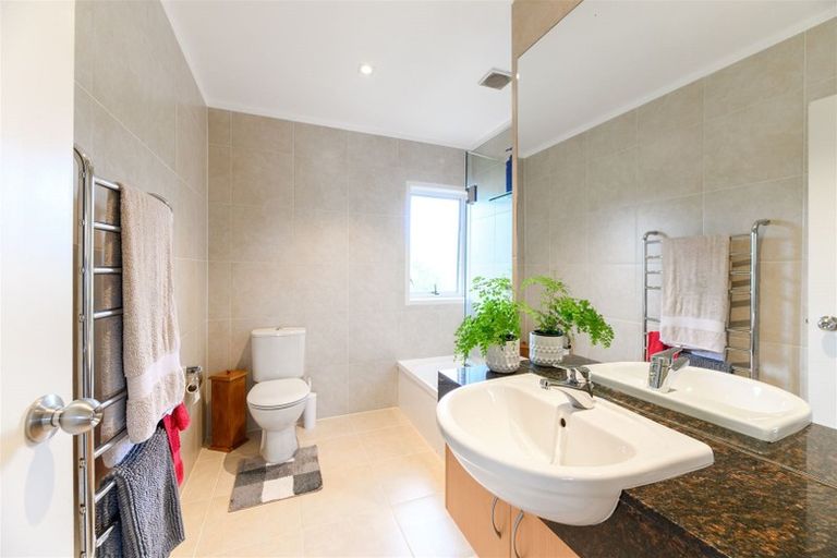 Photo of property in 38 Marywil Crescent, Hillcrest, Auckland, 0627