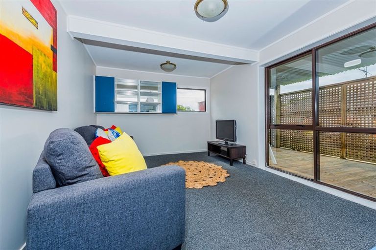 Photo of property in 15 Clearview Heights, Ranui, Auckland, 0612