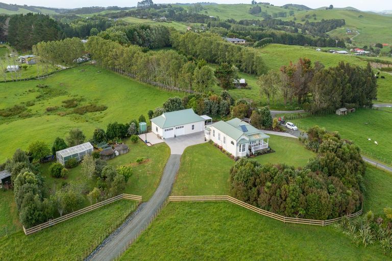 Photo of property in 73 Ranganui Road, Kaiwaka, 0573