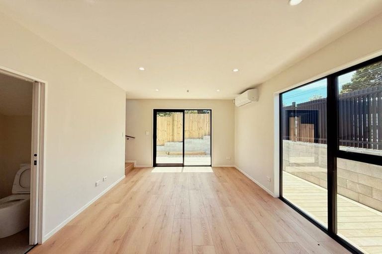 Photo of property in 7a Springside Place, New Lynn, Auckland, 0600