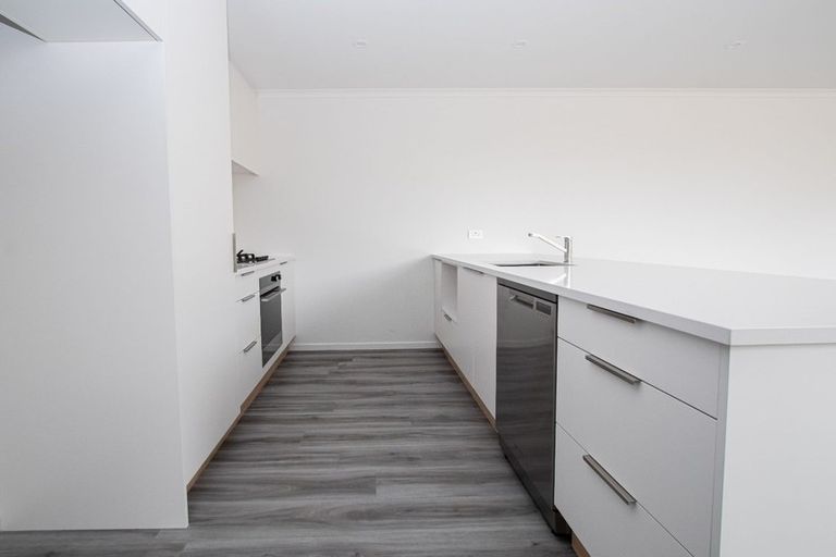 Photo of property in 2/12 Bostonkip Crescent, Fitzroy, Hamilton, 3282