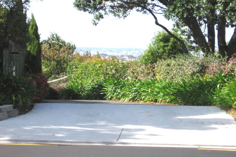 Photo of property in 1/3 Sunset Road, Totara Vale, Auckland, 0632