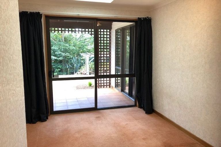 Photo of property in 18 Atarau Grove, Paraparaumu, 5032