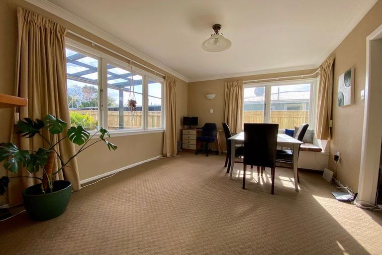 Photo of property in 6a Surrey Crescent, Hokowhitu, Palmerston North, 4410