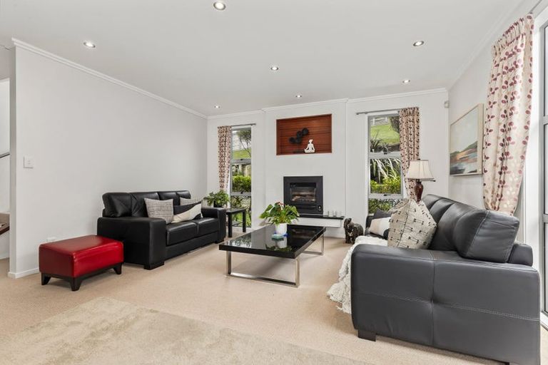Photo of property in 1 Kaweka Close, Aotea, Porirua, 5024