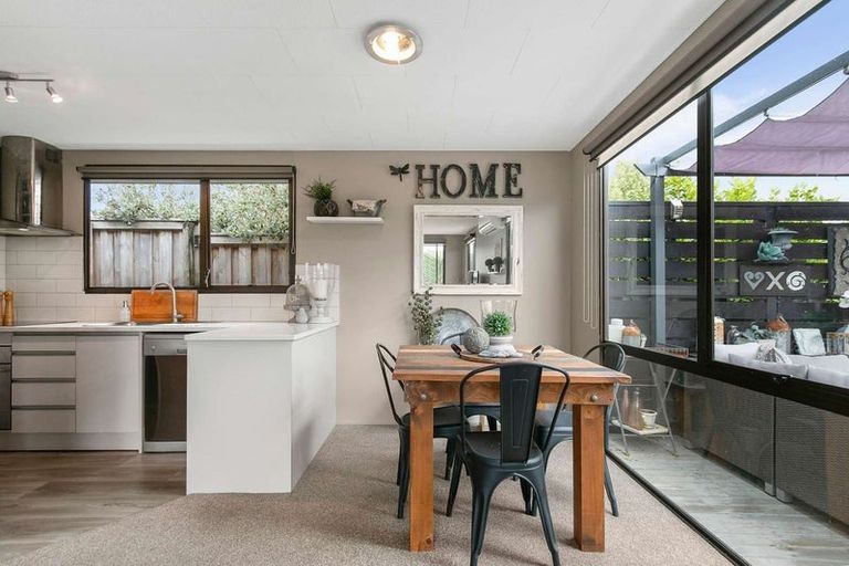 Photo of property in 1/26 Kamara Road, Glen Eden, Auckland, 0602