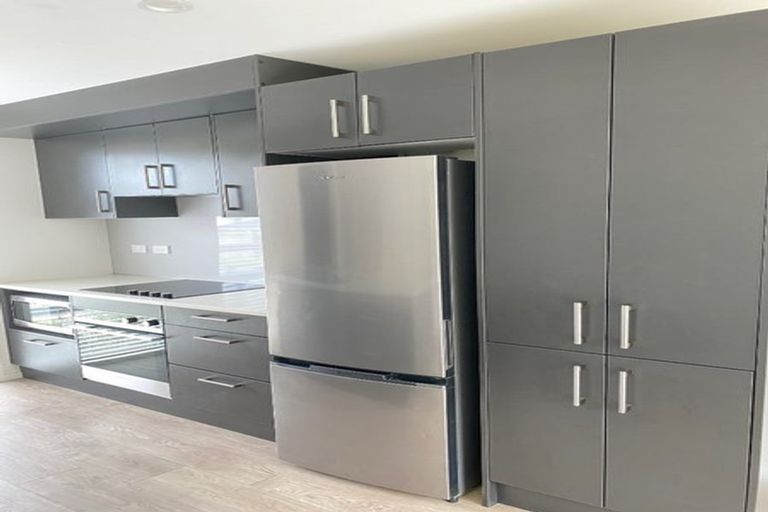 Photo of property in 1 Kaneke Place, Glen Eden, Auckland, 0602