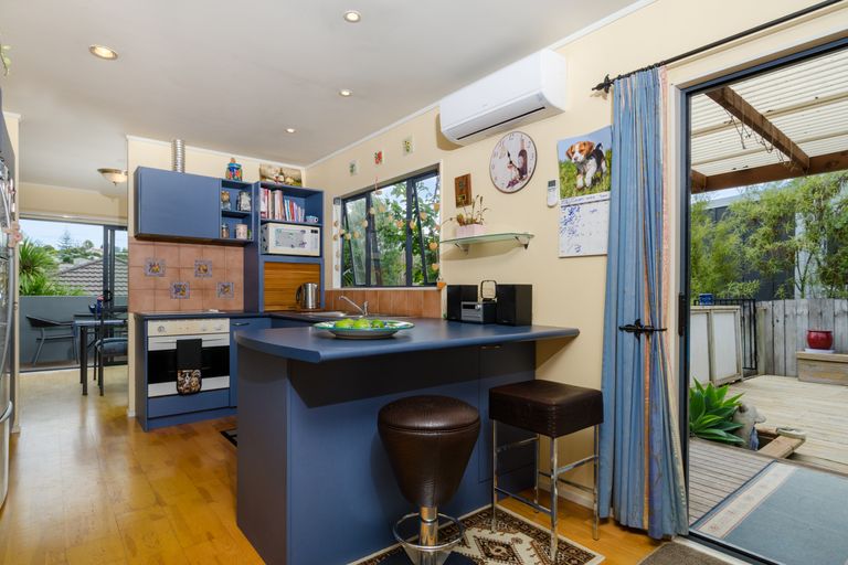 Photo of property in 46 Zefiro Drive, Massey, Auckland, 0614