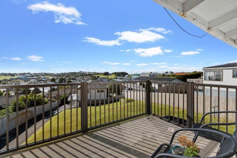 Photo of property in 31 Rishworth Avenue, Stanmore Bay, Whangaparaoa, 0932