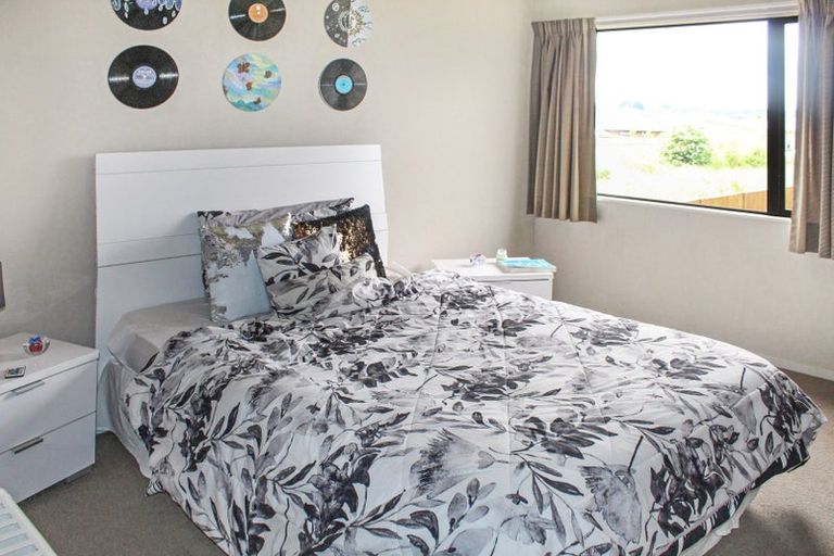 Photo of property in 33a Rosalie Terrace, Kelvin Grove, Palmerston North, 4414