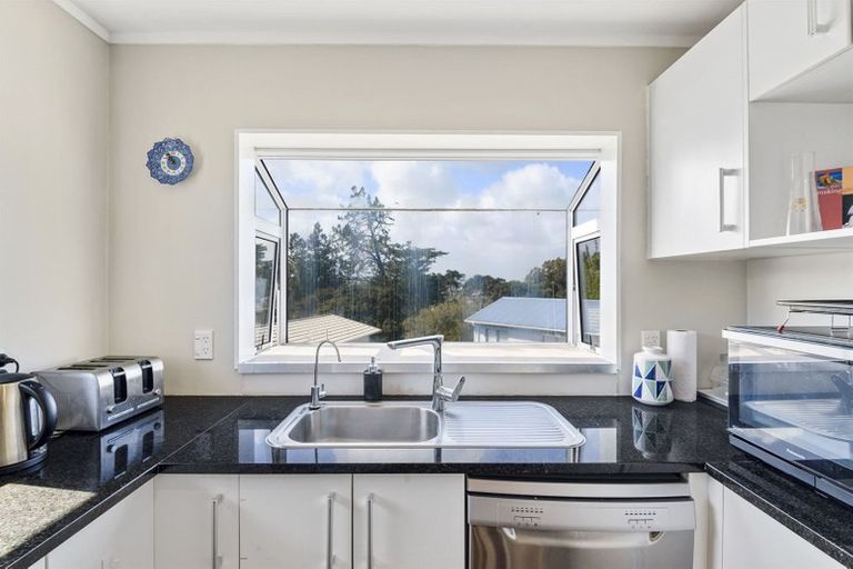 Photo of property in 3/41 Elizabeth Drive, West Harbour, Auckland, 0618
