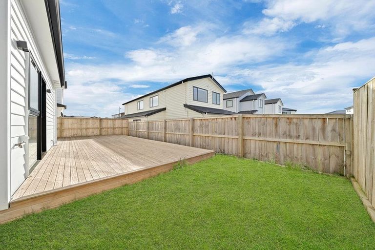 Photo of property in 16 Gertrude Cole Road, Clarks Beach, 2122