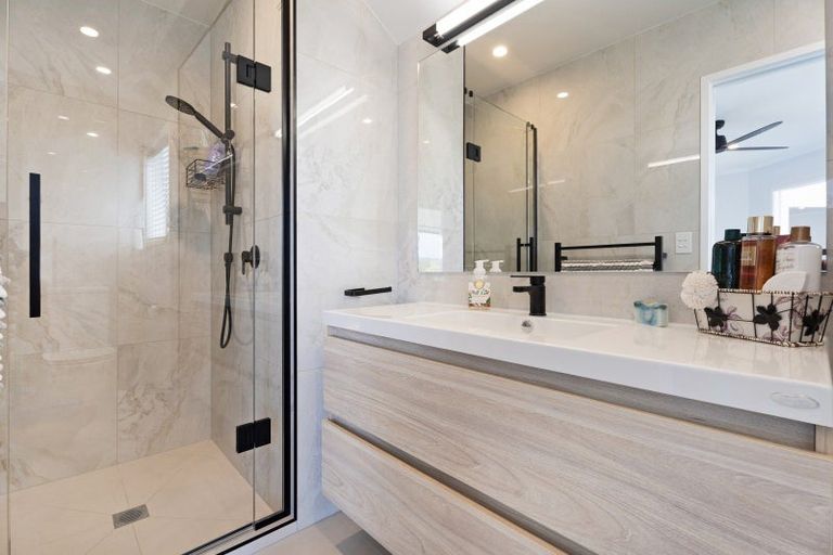 Photo of property in 105 Centennial Drive, Whitianga, 3510