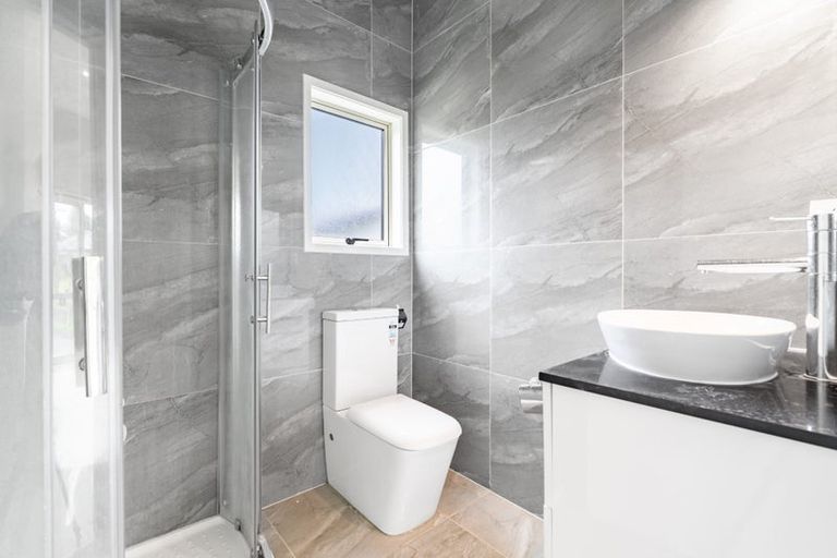 Photo of property in 44 De Havilland Drive, Goodwood Heights, Auckland, 2105