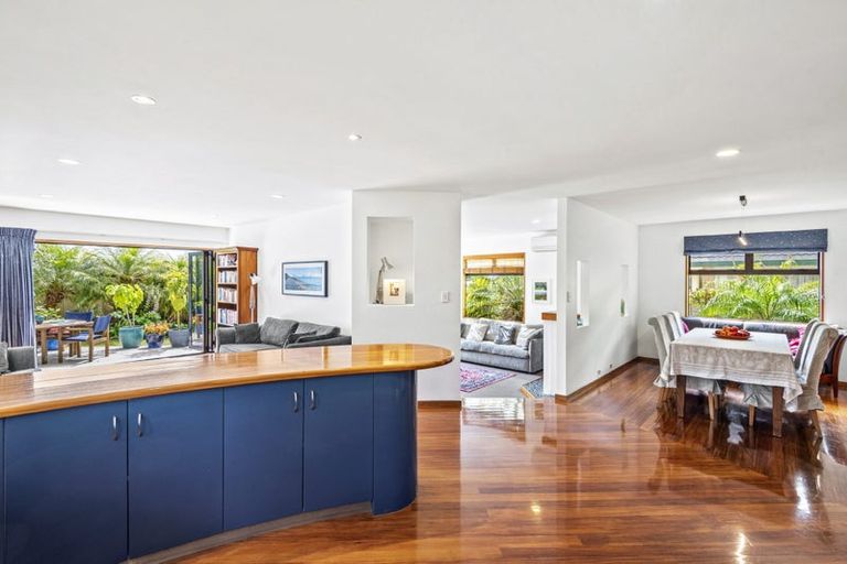 Photo of property in 18 Beulah Avenue, Rothesay Bay, Auckland, 0630