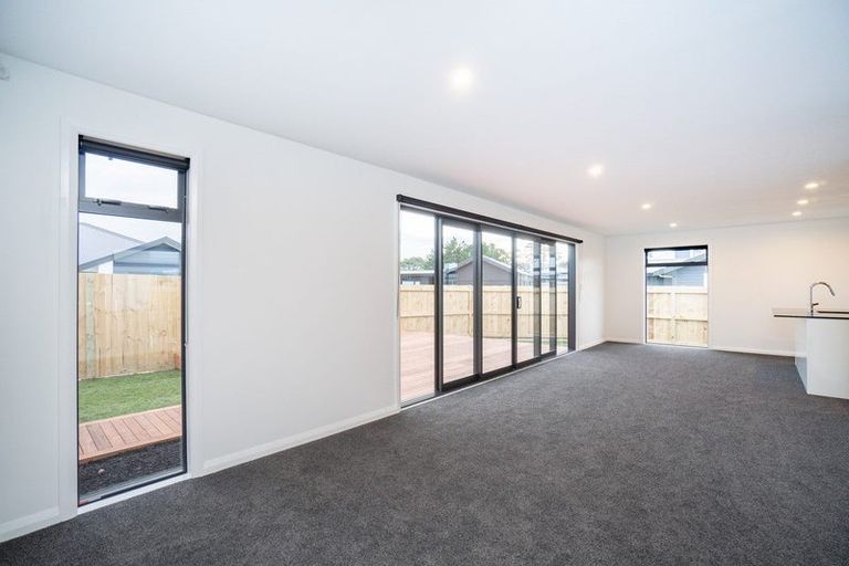 Photo of property in 77 Johnstone Drive, Fitzherbert, Palmerston North, 4410