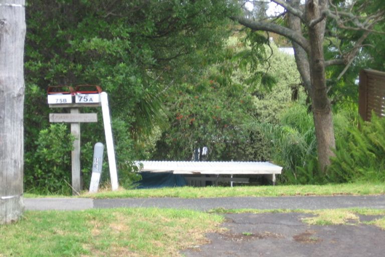 Photo of property in 1/75 Beach Haven Road, Beach Haven, Auckland, 0626
