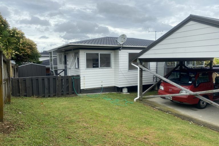 Photo of property in 72 Kirby Street, Glendene, Auckland, 0602