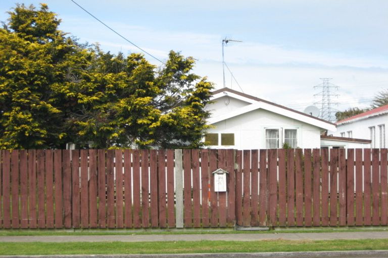 Photo of property in 28 Tarahua Road, Vogeltown, New Plymouth, 4310