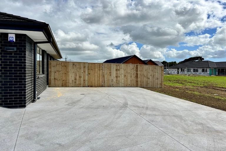 Photo of property in 24 Kerr Crescent, Patumahoe, 2679