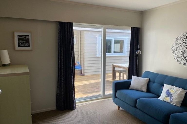 Photo of property in 70 Oriel Avenue, Tawa, Wellington, 5028