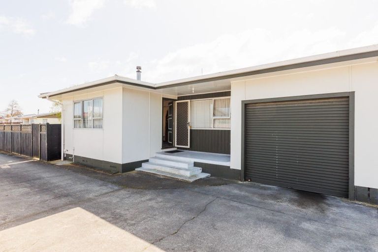 Photo of property in 34 Geraldine Crescent, Cloverlea, Palmerston North, 4412