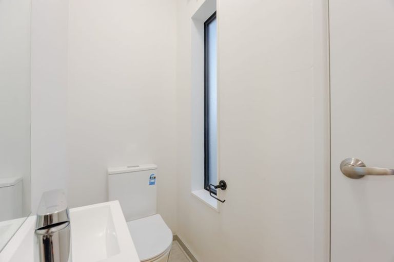 Photo of property in 4/43a Waimumu Road, Massey, Auckland, 0614