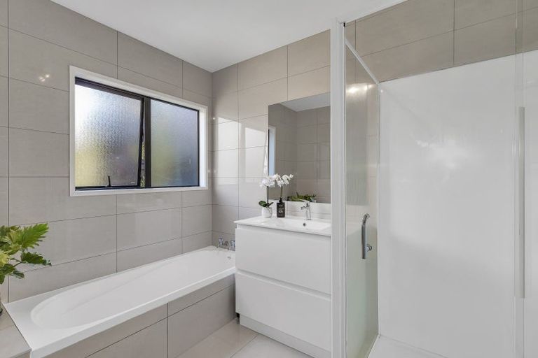 Photo of property in 2/105 Moa Road, Point Chevalier, Auckland, 1022