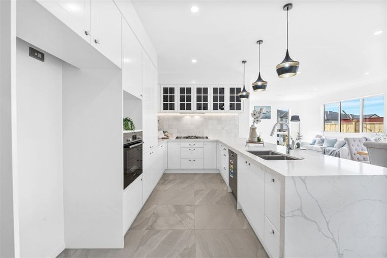 Photo of property in 13 Drumconnell Drive, Flat Bush, Auckland, 2019