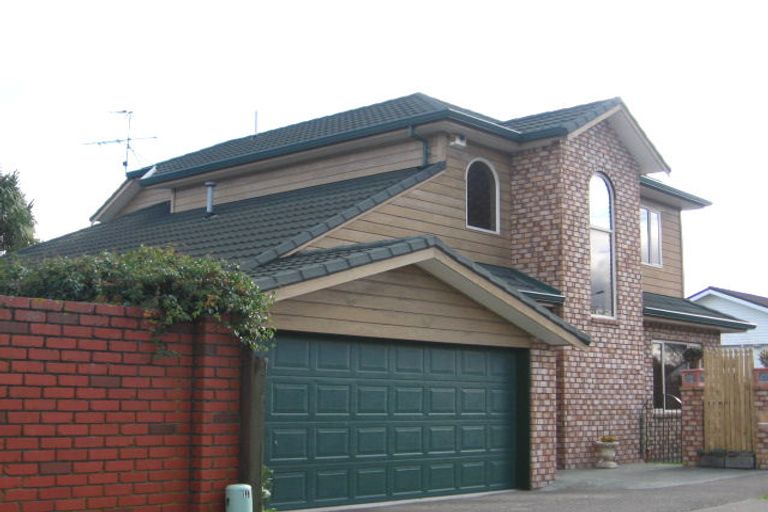 Photo of property in 13 Saulbrey Grove, Woburn, Lower Hutt, 5010