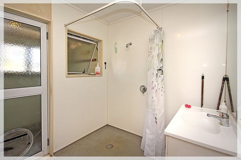 Photo of property in 28 Cousins Avenue East, Foxton Beach, Foxton, 4815