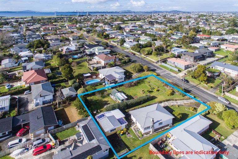 Photo of property in 72a Sylvan Crescent, Te Atatu South, Auckland, 0610