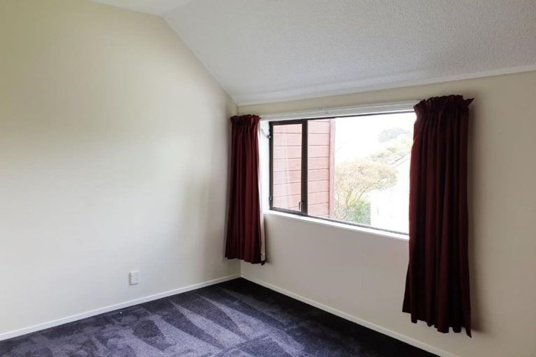 Photo of property in 2/17u Randwick Crescent, Moera, Lower Hutt, 5010
